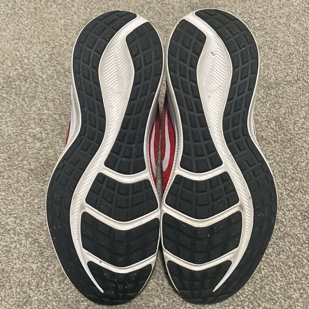 Red Nike Downshifter boys shoes - Picture 4 of 4